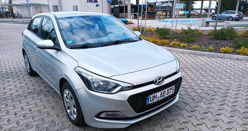 Hyundai i20 cena 37900 przebieg: 47000, rok produkcji 2017 z Dzierżoniów małe 379